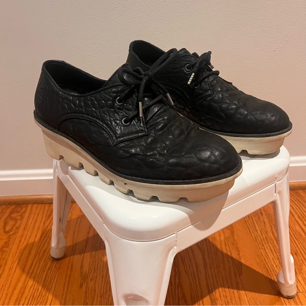 Black Leather Lace-Up Women's Oxfords with Chunky Sole